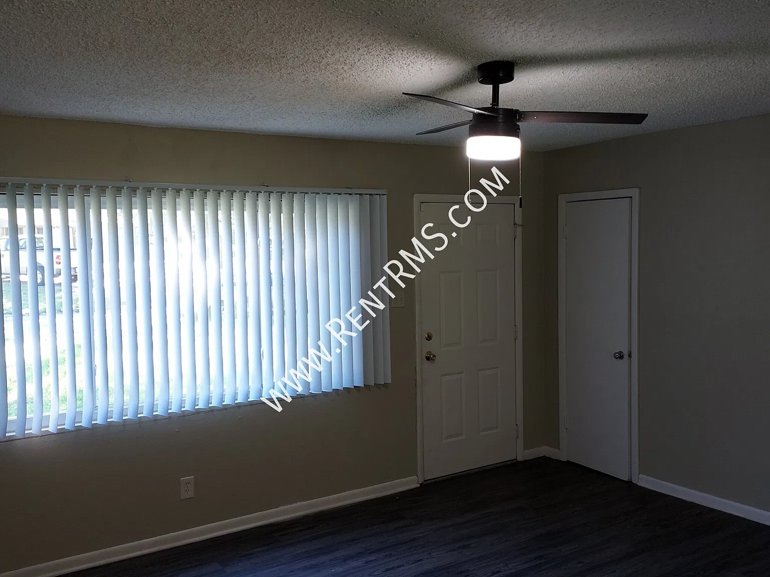 3423 Sw Westview Ave- 3 Bed/1 Bath — Photo 3
