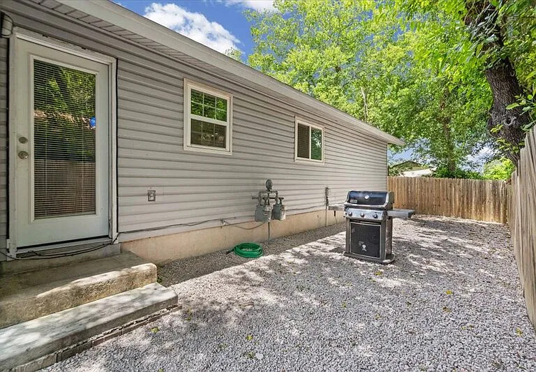 826 King Albert St #B — Photo 27