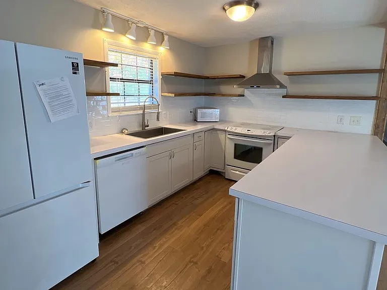 130 Richard Dr — Photo 2