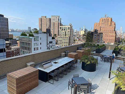 3rd image of 53 Park Pl APT 9H