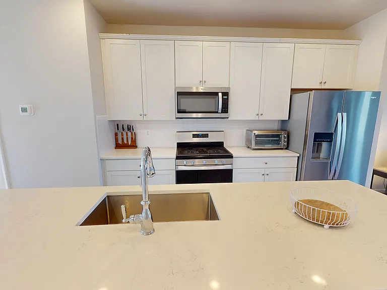 3485 Cormorant Dr — Photo 5