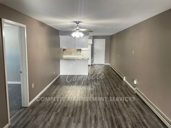 212 1/2 W