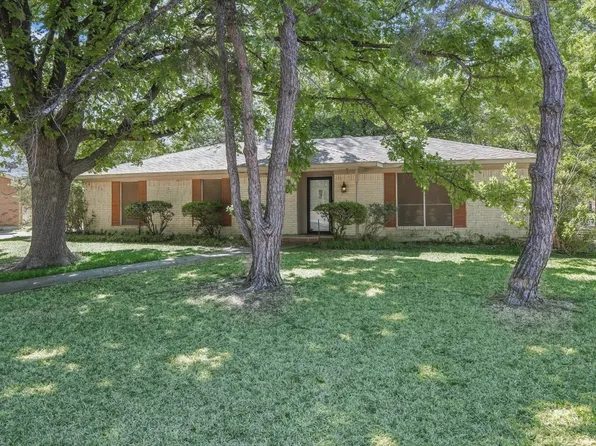 1002 Burning Tree Pkwy, Denton, TX 76209