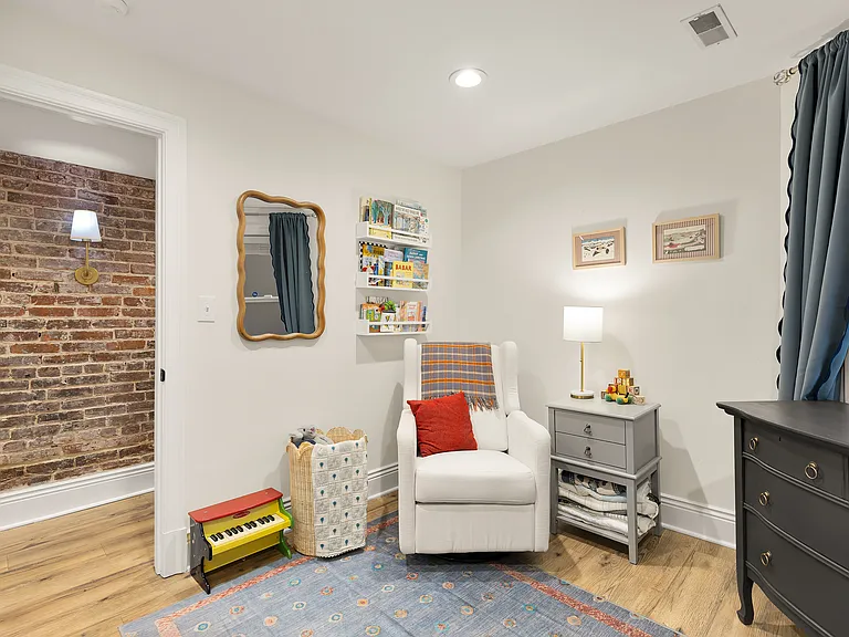 1354 Kenyon St NW — Photo 13