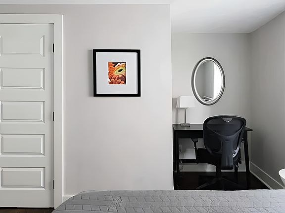 5th image of 1105 Summit Ave