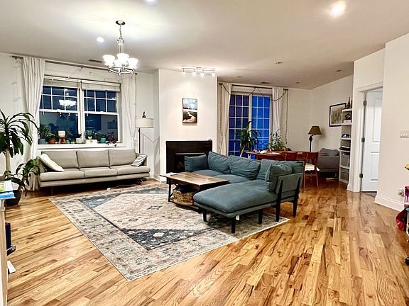2nd image of 4616 N Kenmore Ave APT 405