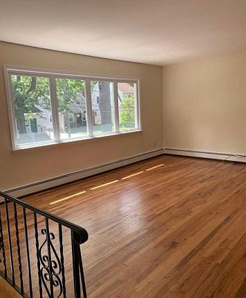 3rd image of 614 Ingraham Ln