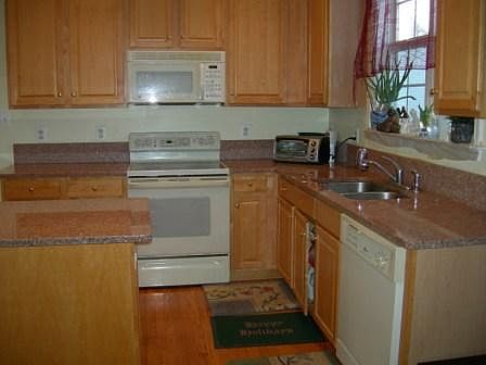 4th image of 202 Desellum Ave