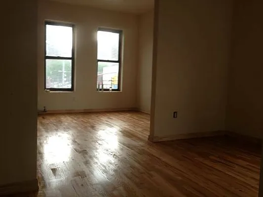 Rented by Premier Metro Realty Corp | media 31