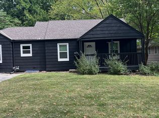 8825 Iroquois Trl, Kansas City, MO 64114
