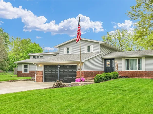 304 Timberview Dr, Mahomet, IL 61853