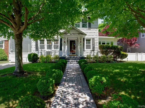 7 Abrams Place, Lynbrook, NY 11563