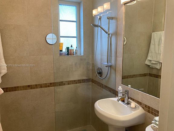 5th image of 1000 Meridian Ave #8