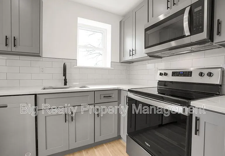 228 Bridge St #2 — Photo 5