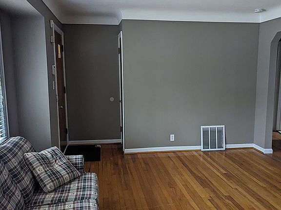 4th image of 19155 Eastwood Dr