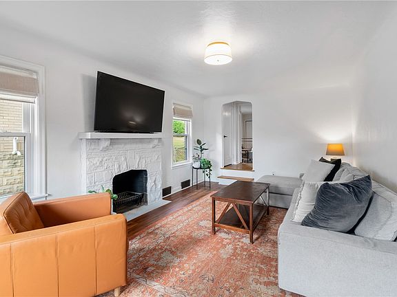 3rd image of 132 Jamaica Ave
