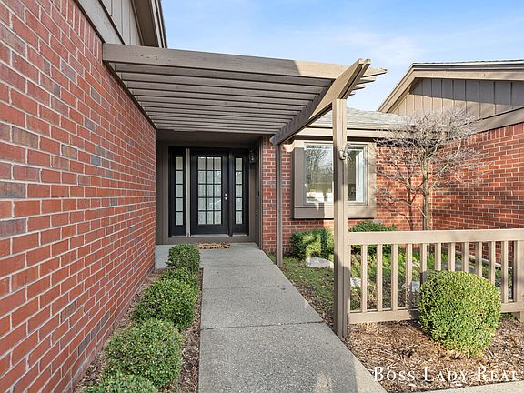 2nd image of 1345 Suncrest Dr NE