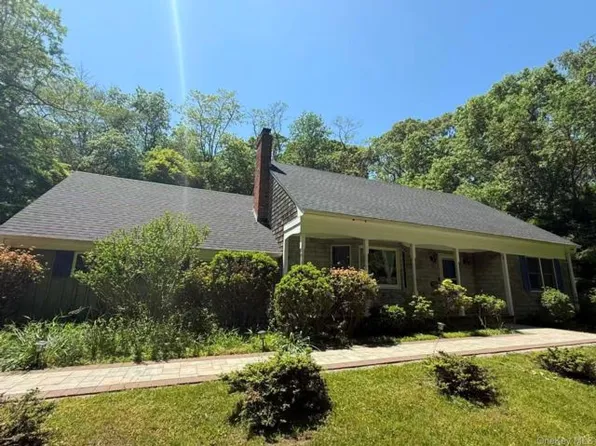 214 Old Town Rd, East Setauket, NY 11733