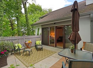 160 Mead Ave APT D, Greenwich, CT 06830