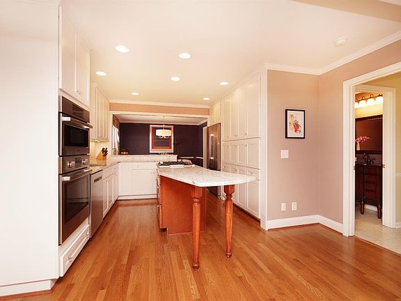 5th image of 9924 Forestglen Dr