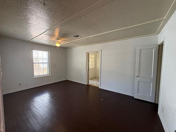 2nd image of 1109 Arkansas St
