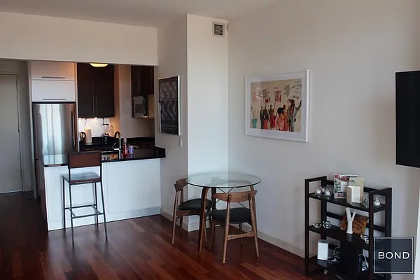 Rented by Bond New York | media 22