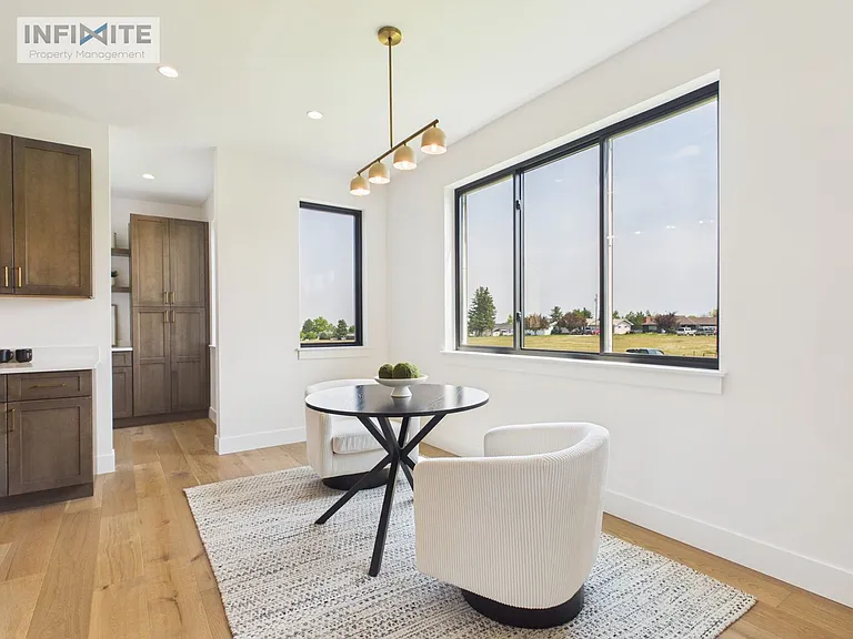 374 Cushing Ln — Photo 3