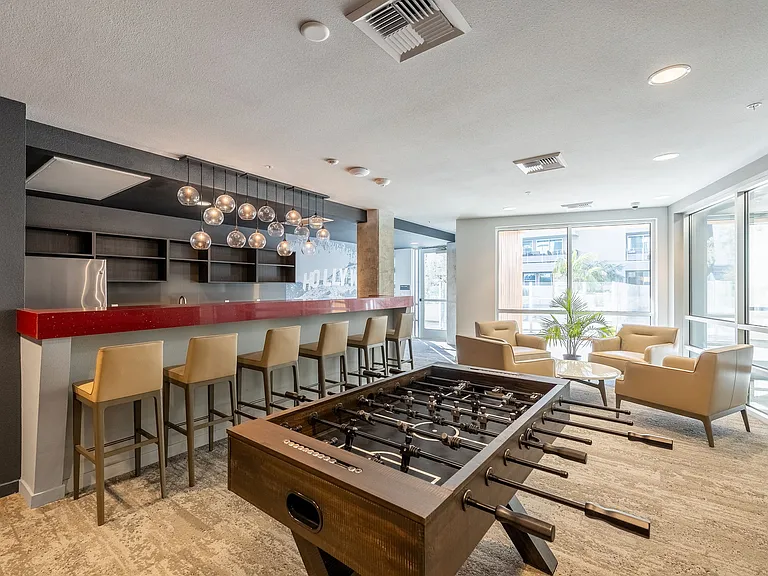 1400 FIG Apartments — Photo 6