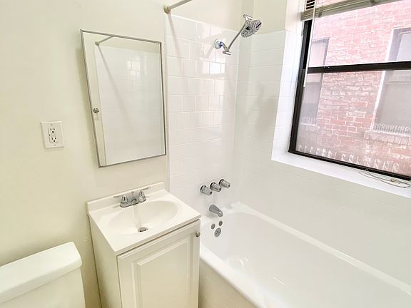 5th image of 5425 Santa Monica Blvd #306