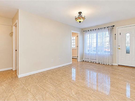 2nd image of 204 Richmond Hill Rd #13