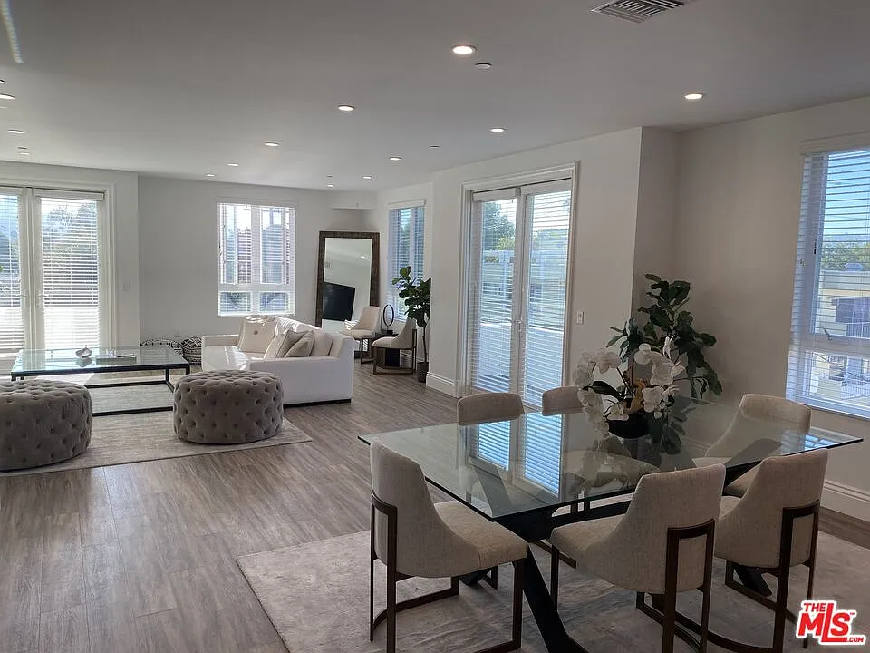 2 bed, 2.5 bath, 1364 sqft, $6,800 — Photo 2