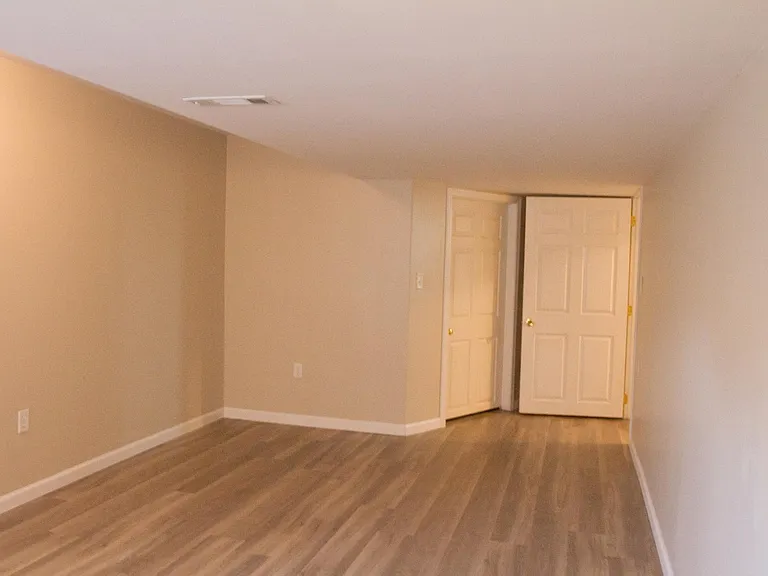 3900 Sheppard Dr — Photo 24
