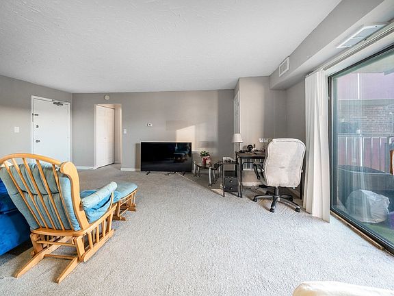 4th image of 1460 Fairlane Dr APT 307