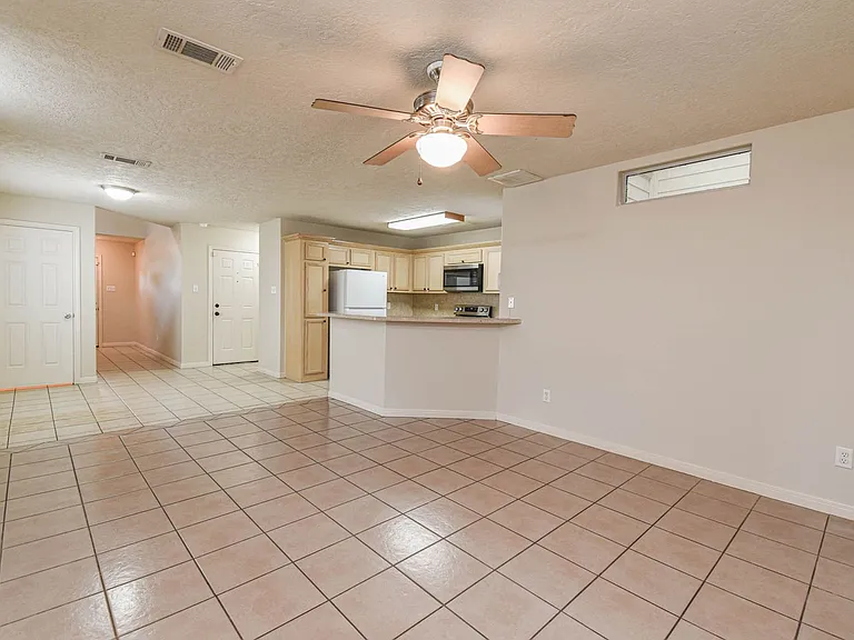 213 Foster St — Photo 4
