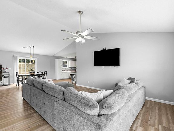 4th image of 1302 Autumn Glen Ct