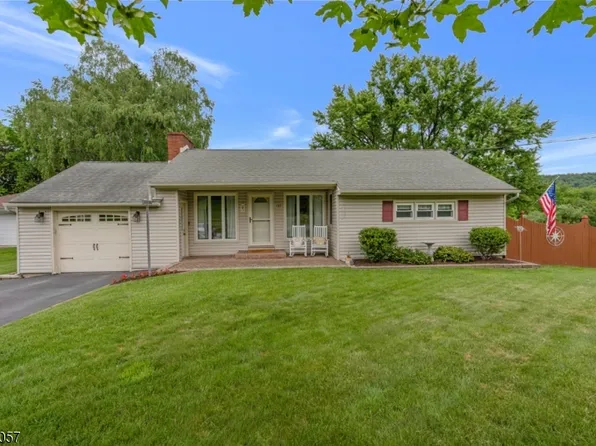 105 Vernon Ave, Hamburg Boro, NJ 07419