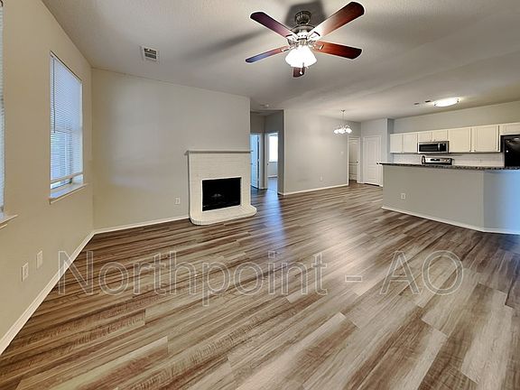 4th image of 1707 Country Crest Ln