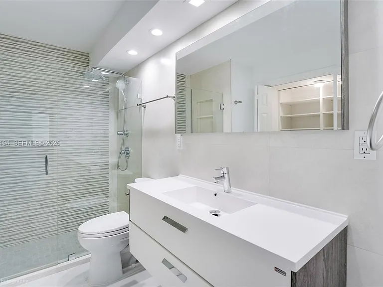 6039 Collins Ave #1222 — Photo 11