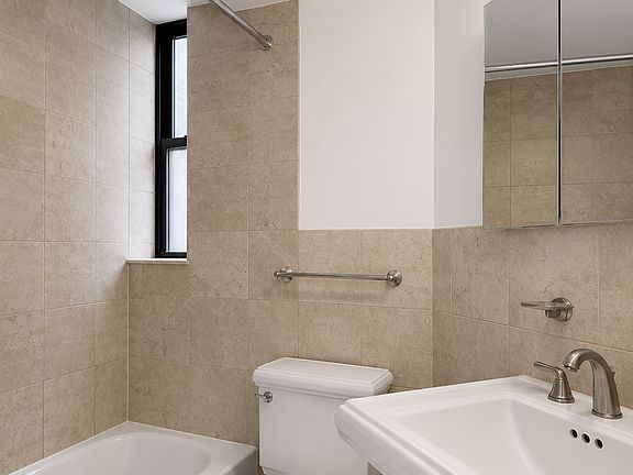 4th image of 95 Perry St APT 15