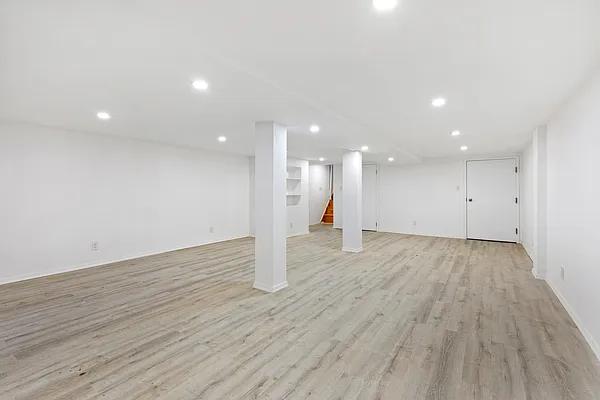 Rented by Compass | media 32