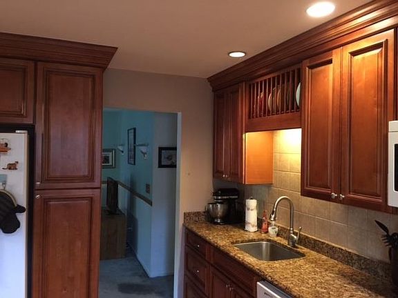 5th image of 14 Merrall Dr