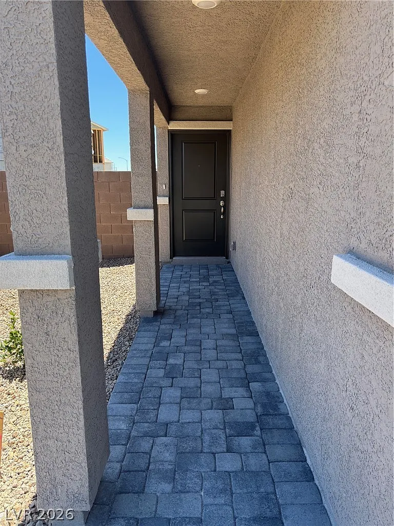 4 bed, 2.5 bath, 1795 sqft, $2,500 — Photo 4