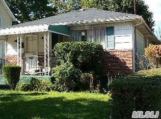 27 Harriet Ave, Hempstead, NY 11550