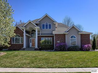 17105 Cypress Dr, Omaha, NE 68136
