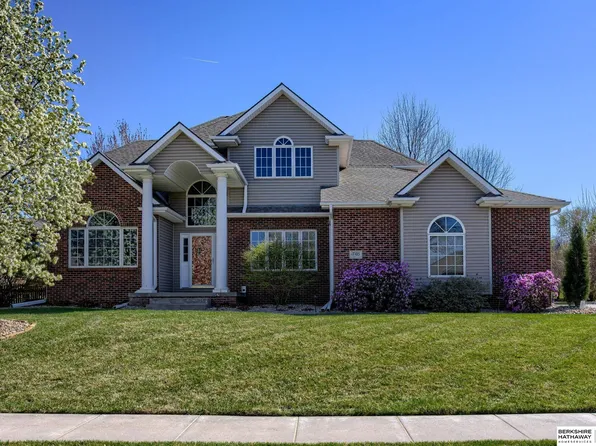 17105 Cypress Dr, Omaha, NE 68136