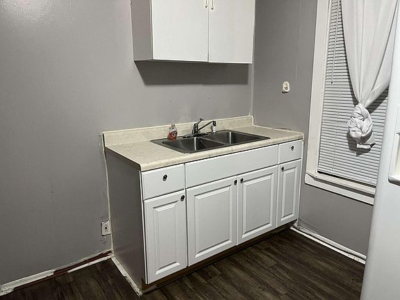 4th image of 4725 W Dickens Ave #2
