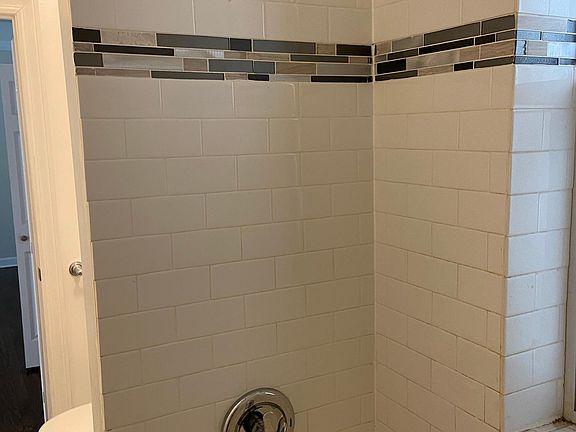 5th image of 839 1/2 W Cornelia Ave #2