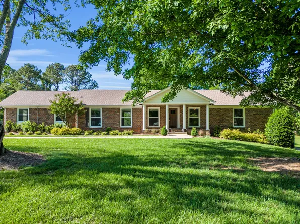 2113 Memorial Dr, Clarksville, TN 37043