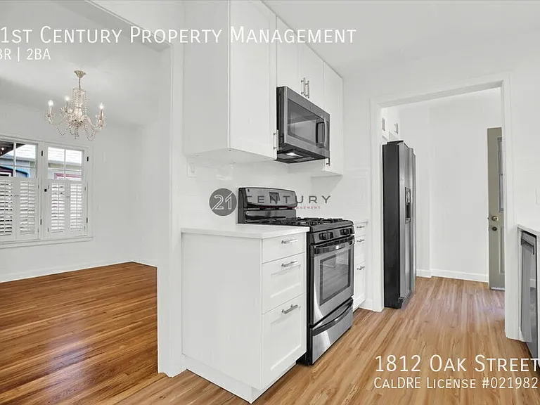 1812 Oak St — Photo 15