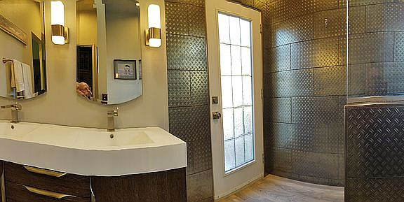 Master bath direct to pool